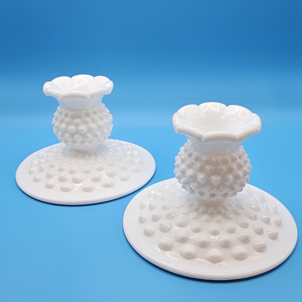 Pair Of Vintage White Hobnail Candle Holders - Picture 8 of 8